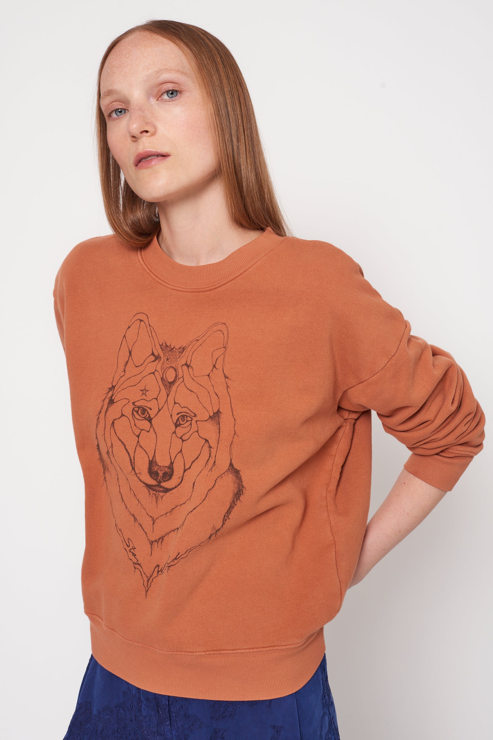 Stay Wild Cognac Yves Sweatshirt RA-TOP ARCHIVE-HOLIDAY'23   