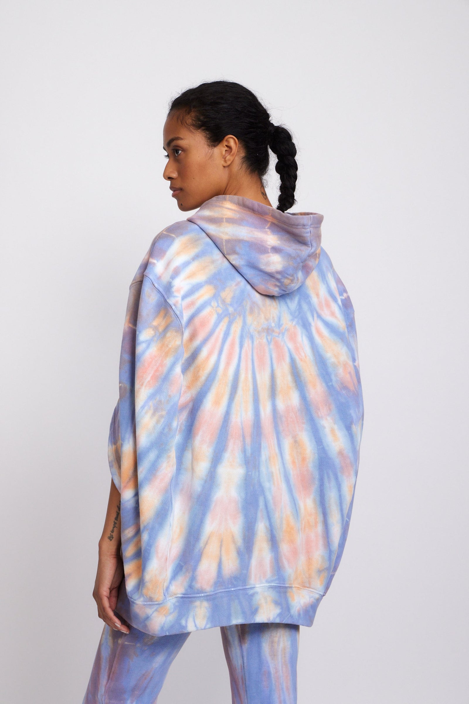 Sunset Tie Dye Jersey Poncho Back Close-Up View