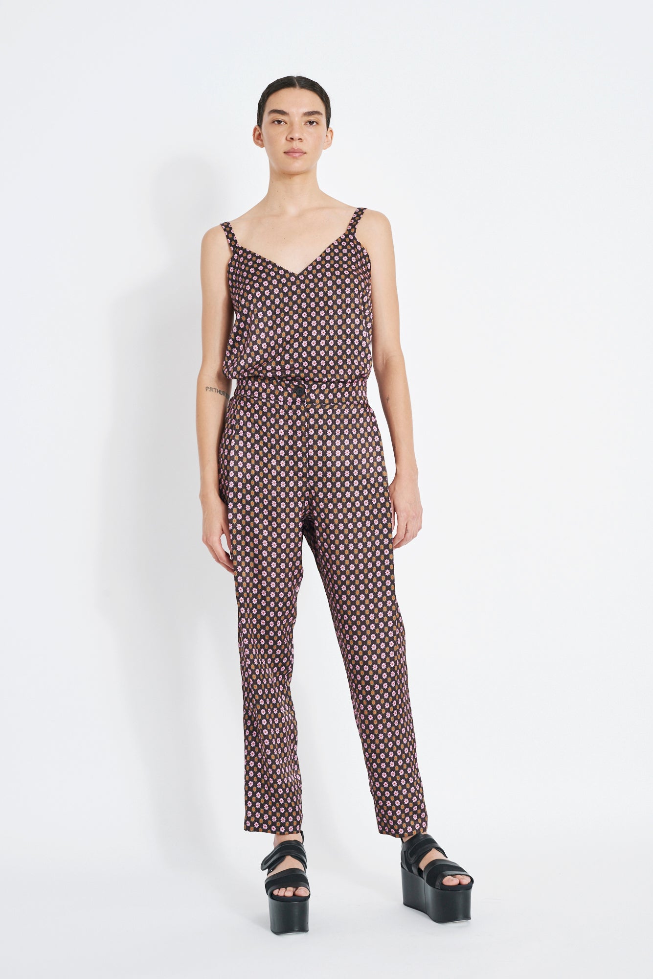 Daisies Print Silk Jacquard Jerry Pant Full Front View